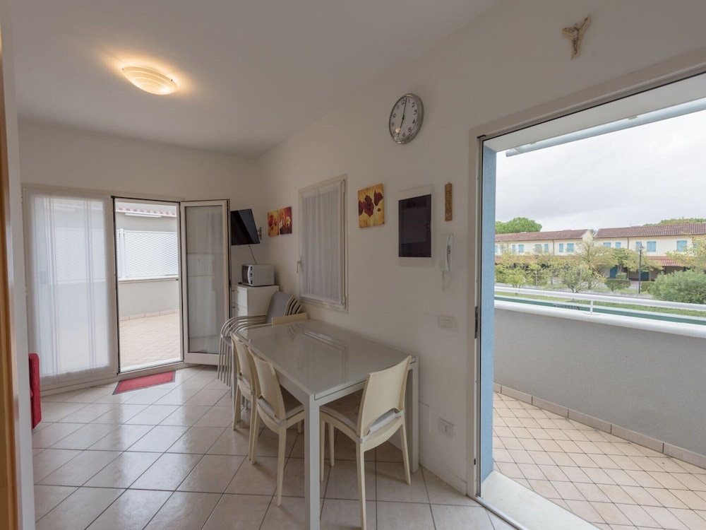 Lovely Flat With Modern Furnishings - Beahost