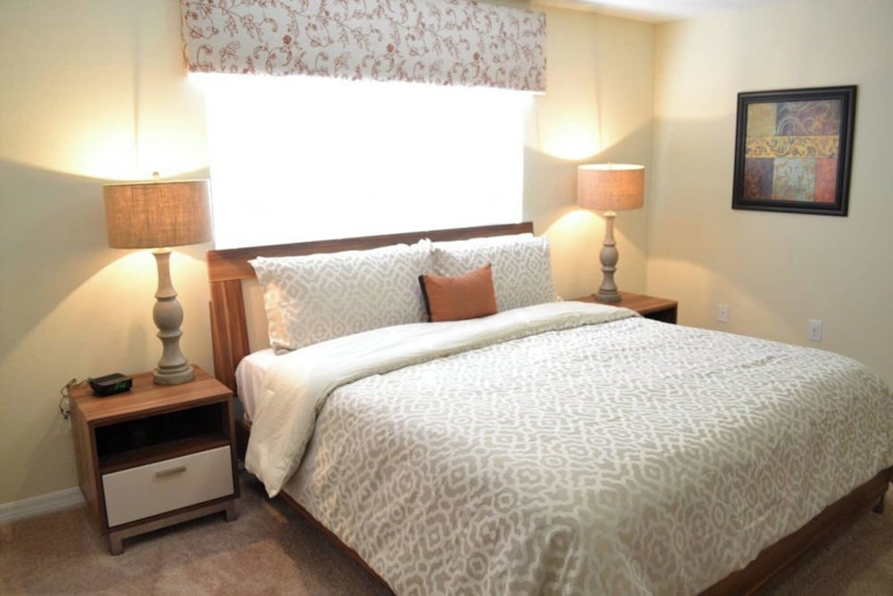 Spacious Villa Near Disney - Image 4