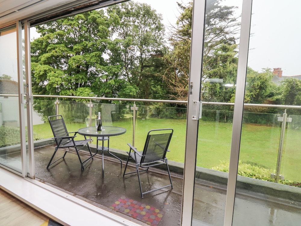 17 Coedrath Park