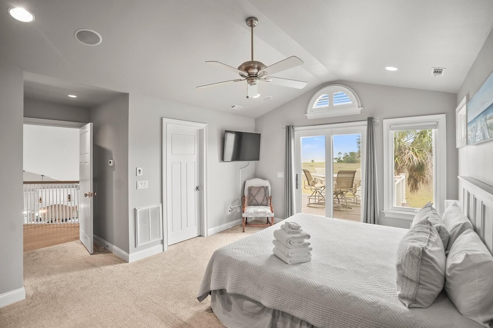 Elegant, Marsh-front 5-bed, 4-bath Home, Sleeps 12