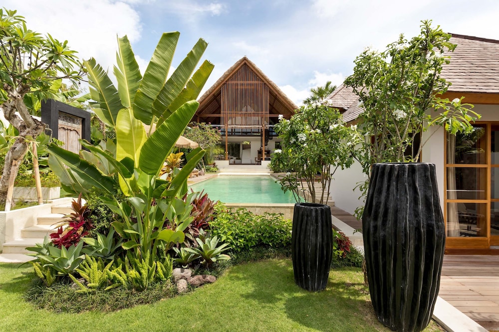 Villa Chempaka by Alfred in Bali - New Luxe Tropical 4BR Dream Villa in Canggu