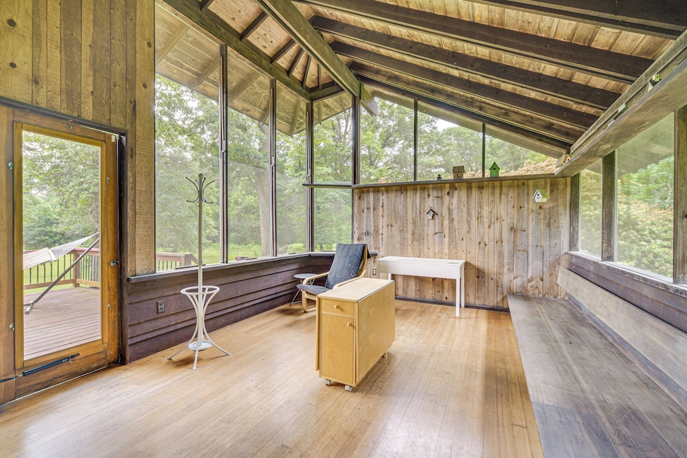Sauna & Screened Porch: Otter Creek Getaway!