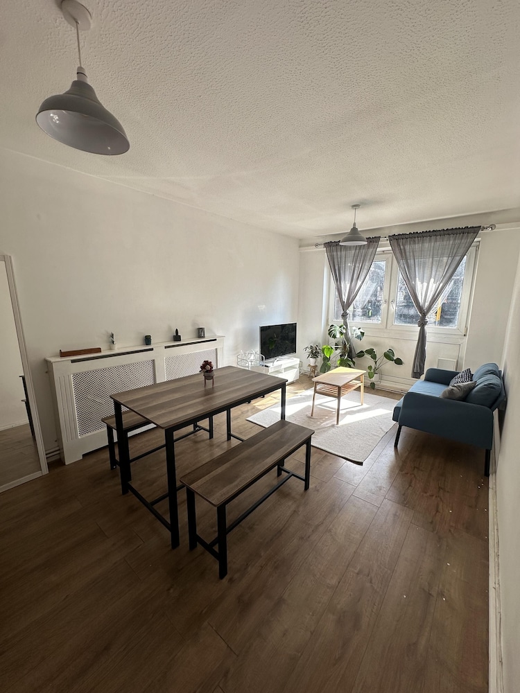 Fab Excel London Flat, Warm Cosy Liz Line