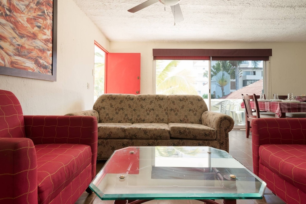 Marina 48 Condominium, 5 Person Apartment, Pool, 247 Security, Parking Area view 4