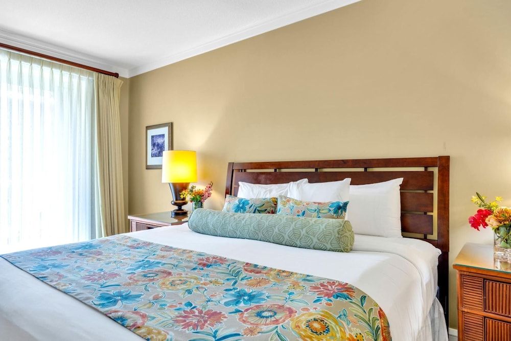Honua Kai Konea 2 Free Rental Cars KBM Resorts Custom Hardwood Floors 2 Units, 5 Bedrooms Ml-1412