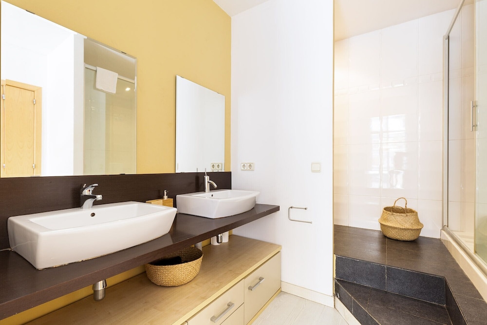 Moianes Apartment by Olala Homes