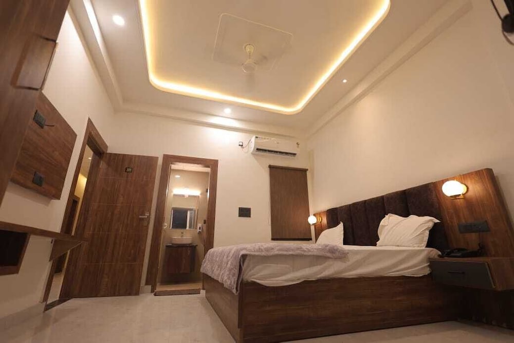 PriyaKunj Dham Guest House