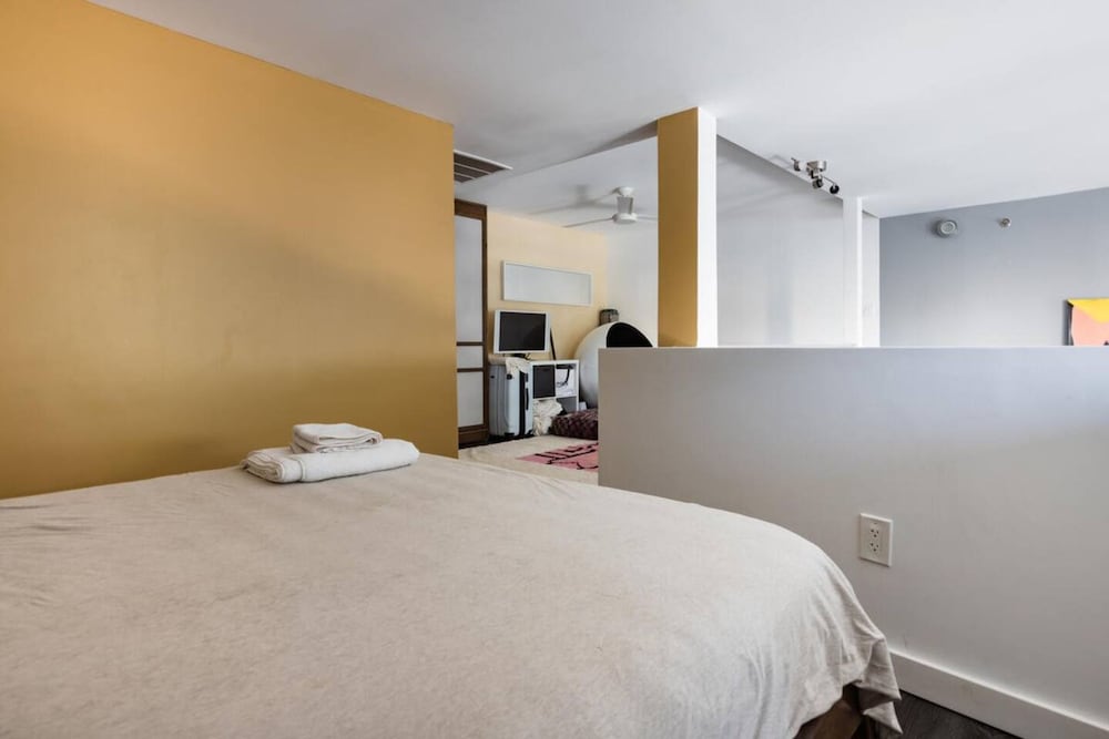 Dekalb by Rove Travel Duplex Loft w Terrace