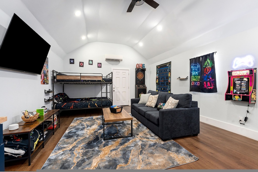 Terracotta Oasis - Wimberley for 30 Guests