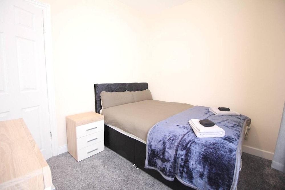 Regent Choice - Town Centre - Fantastic House view 4