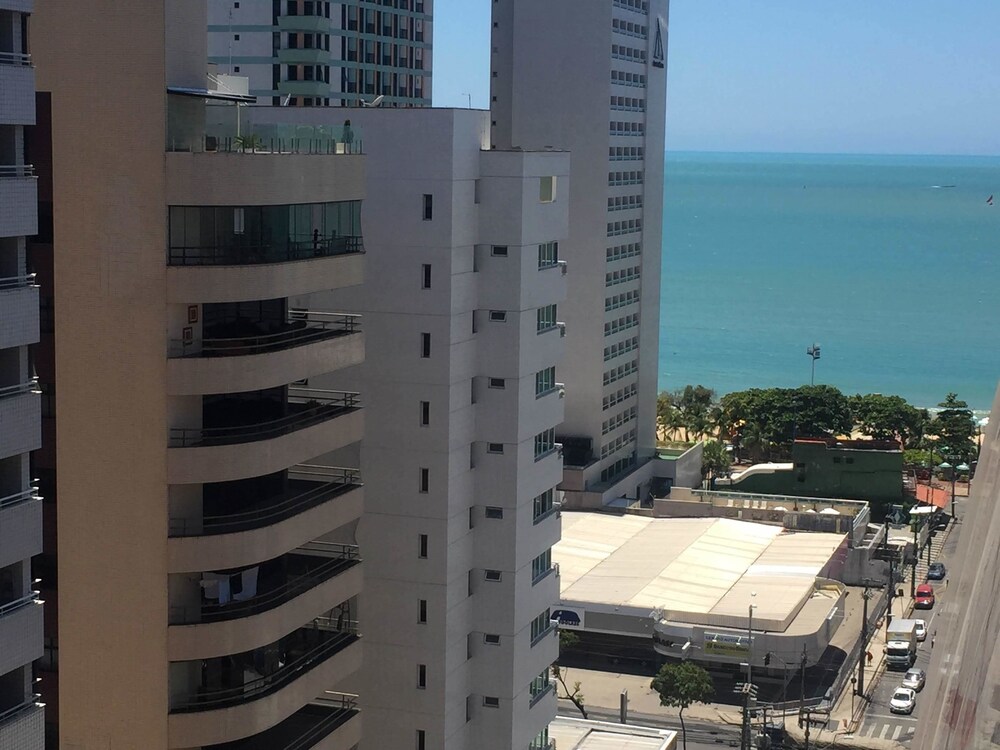 Apartamento mobiliado pertinho beira mar view 2