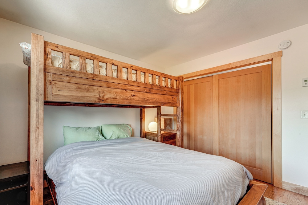 5 Mi to Northstar Resort! Family Home w/ Hot Tub