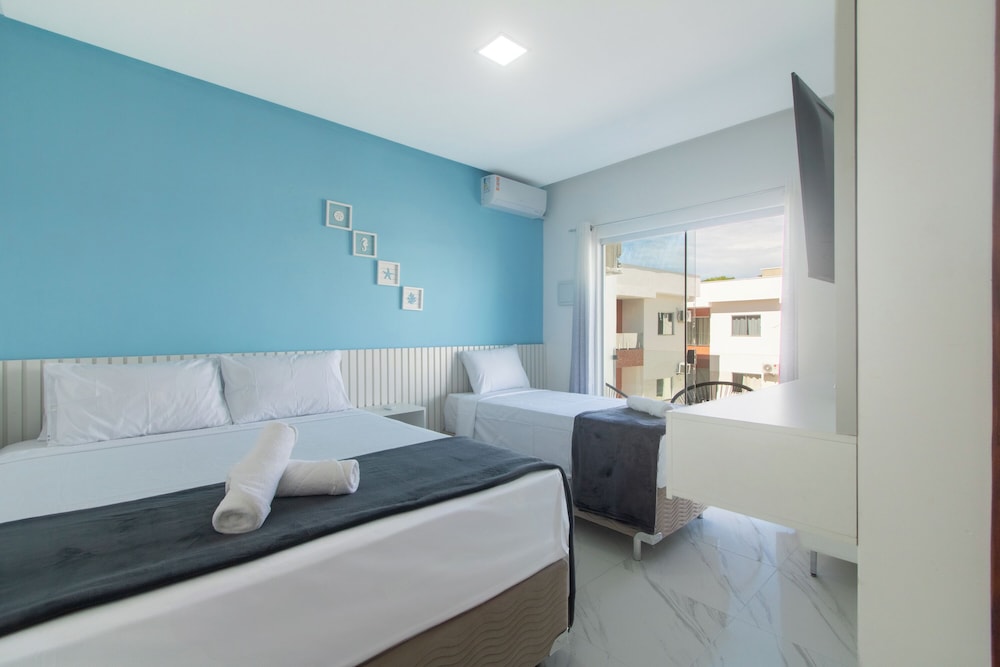 Stay With Pool Just Minutes From the Beach - CCR