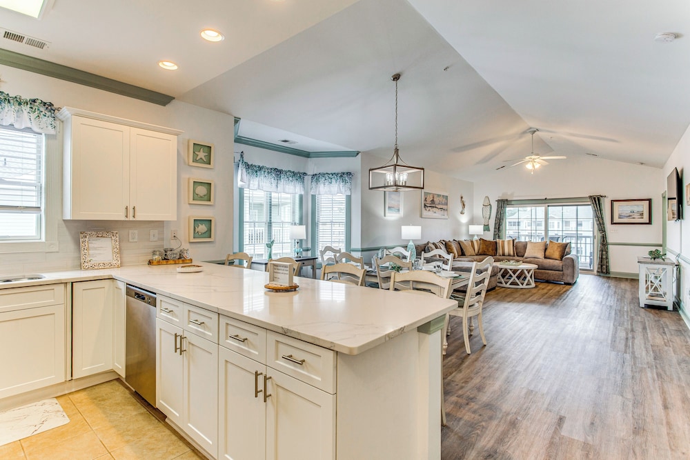 3 Mi to Myrtle Beach: Condo w/ Pool Access