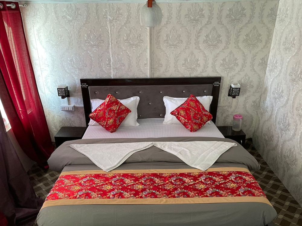 TIH Pangong Delight Camps and Cottages