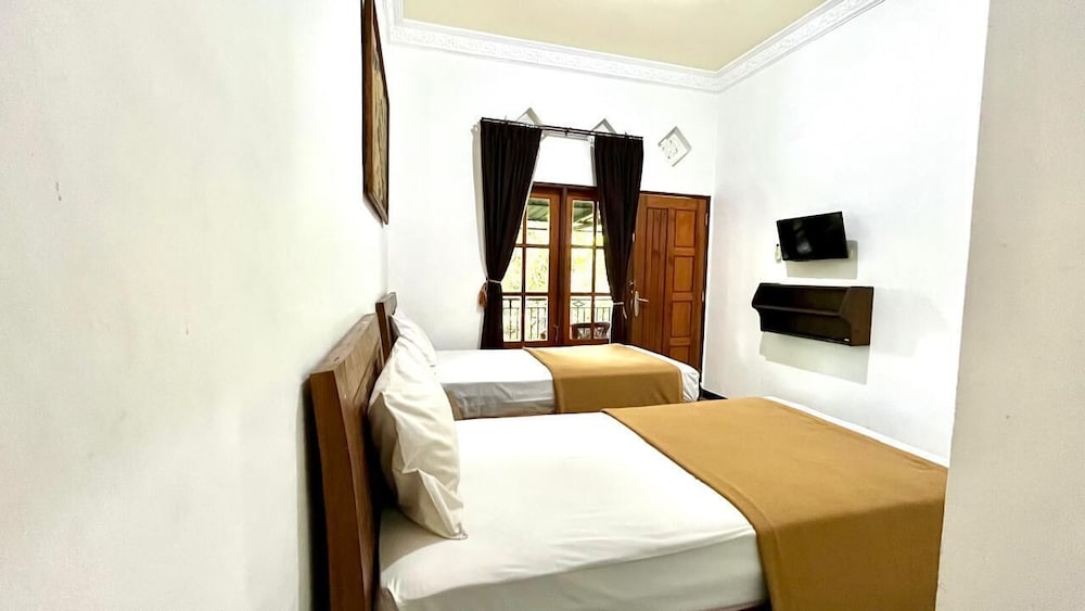 Adhya Guest House