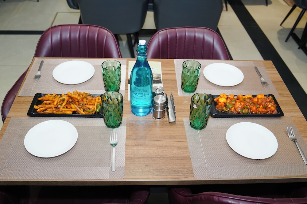 Lime Tree Hotel & Stays Greater Noida Nearby India Expo Centre & Mart