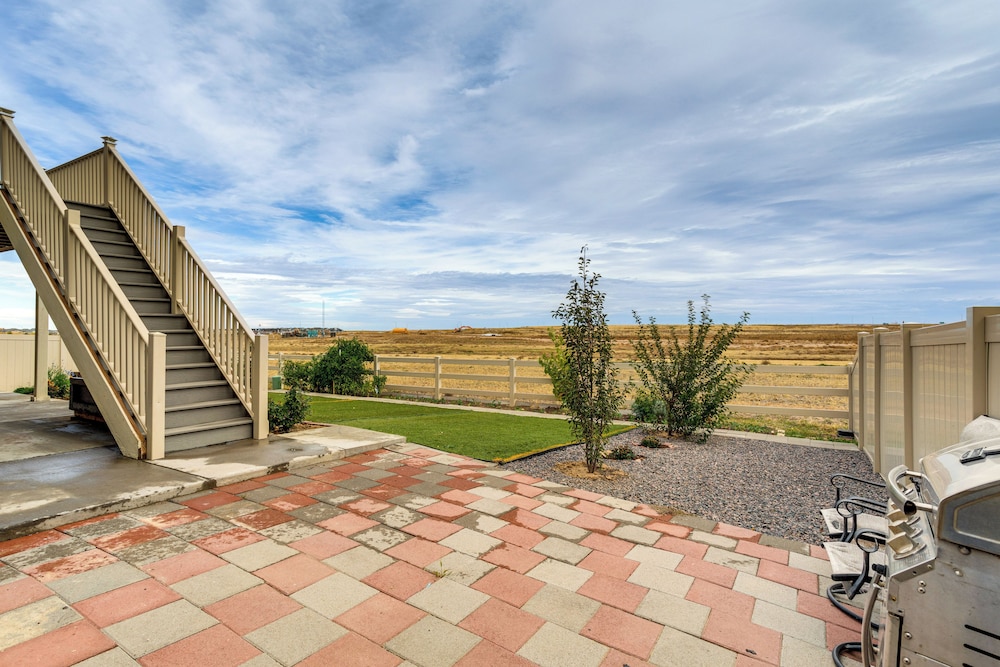 4 Mi to Gaylord Rockies: Modern Aurora Apartment