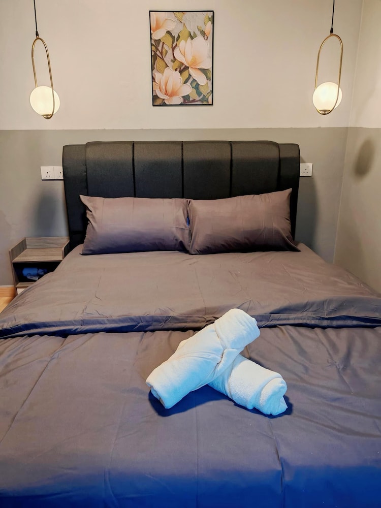 Comfy Tok Sira Home Kuantan 5 BR
