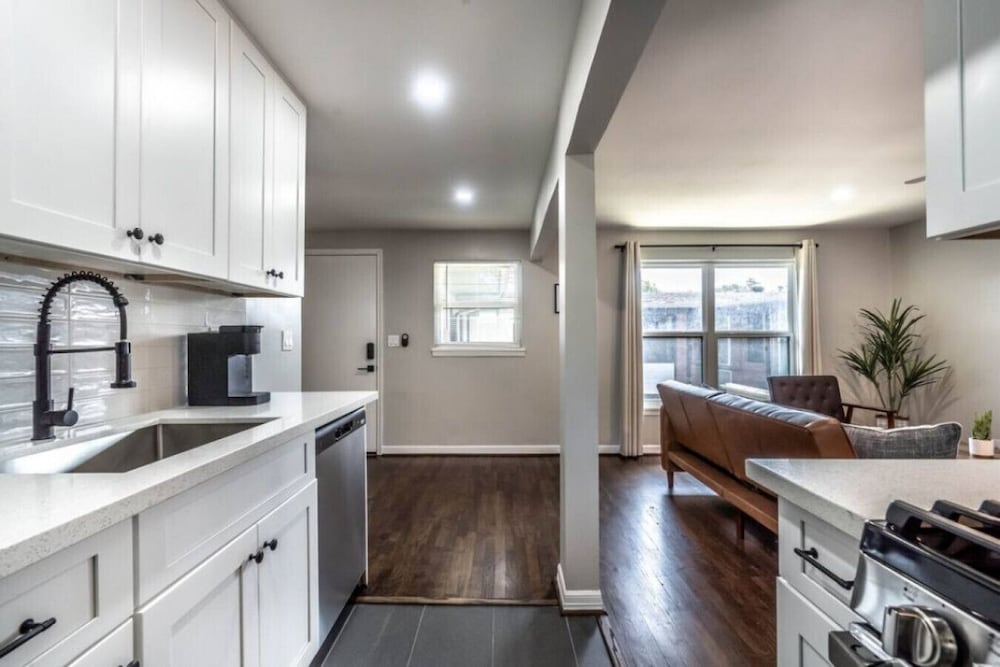 Stylish 1BR Urban Retreat