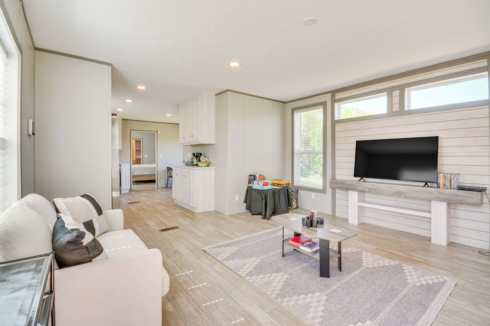 8 Mi to Main Street: Home w/ Yard in Bedford!