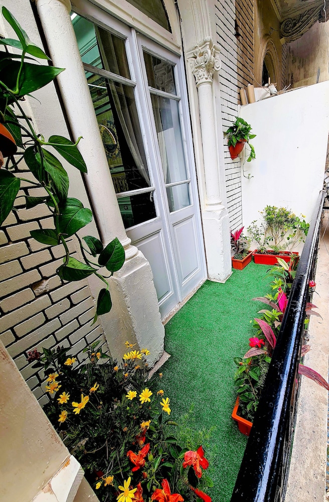 The Australian Hostel