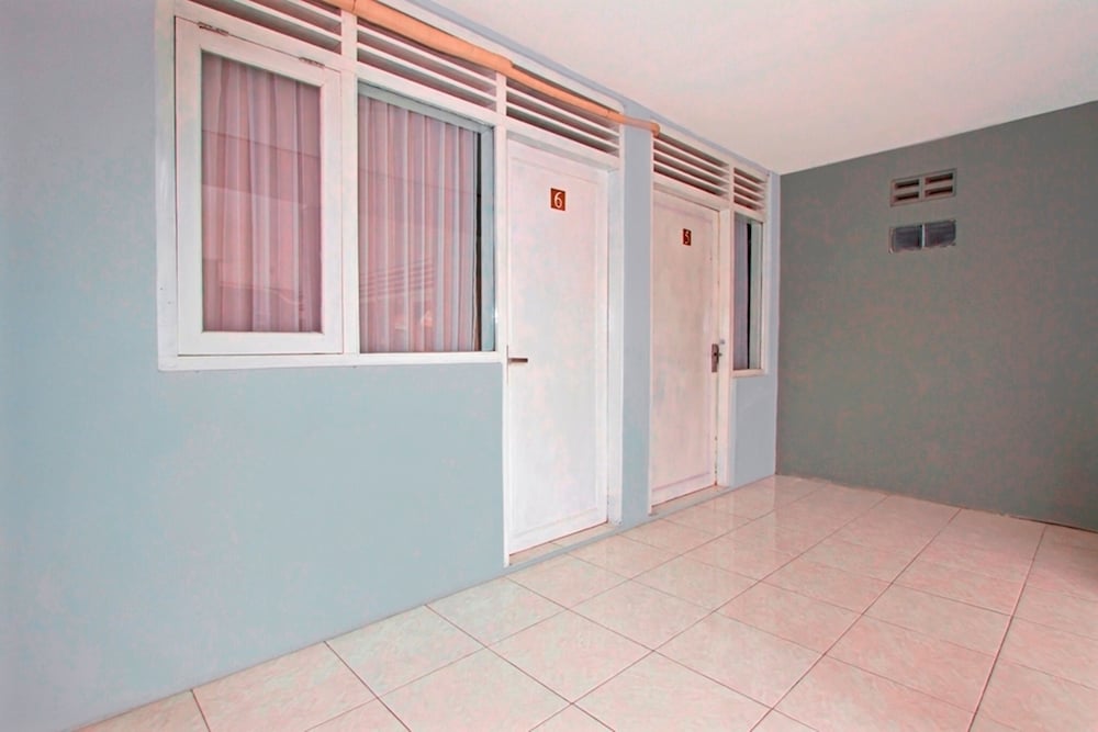 RedDoorz near Atmajaya University