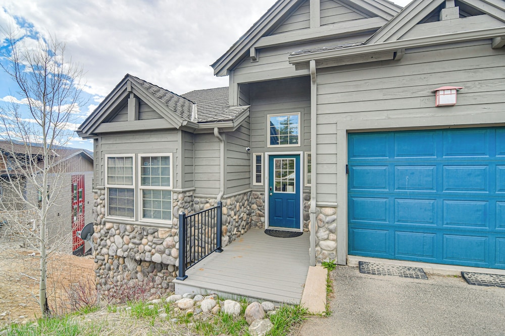 Spacious Fraser Duplex w/ Fireplace & Scenic Views