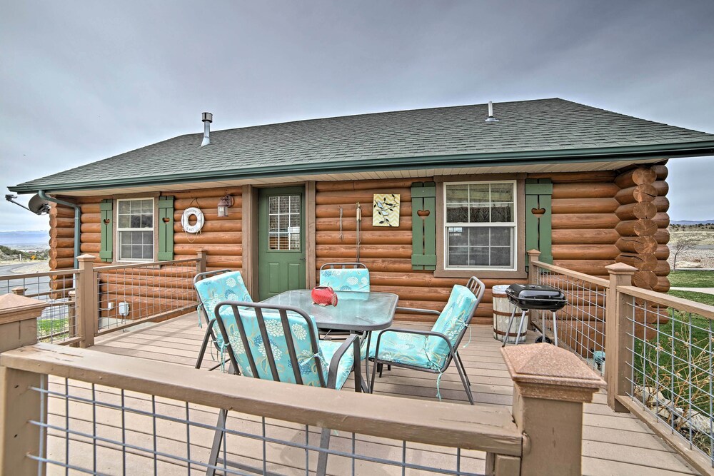 Rustic Cabin Near Palisade State Park w/ Deck!