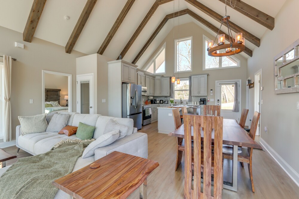 11 Mi to Dtwn Ellijay: Newly Built Modern Cabin!