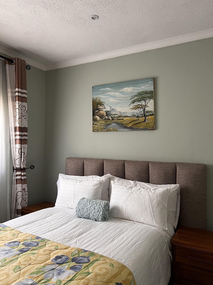 Rustic 3 Bedroom Cottage - 2267