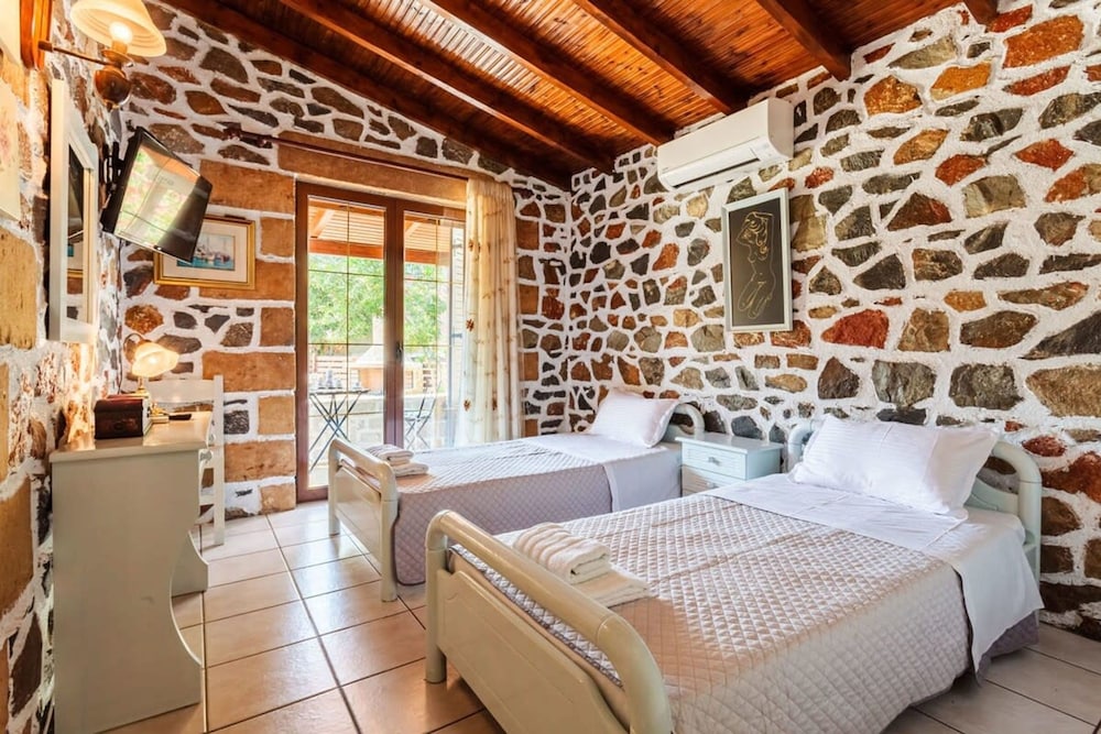Mani s Garden Paradise - Elia Secluded Retreat