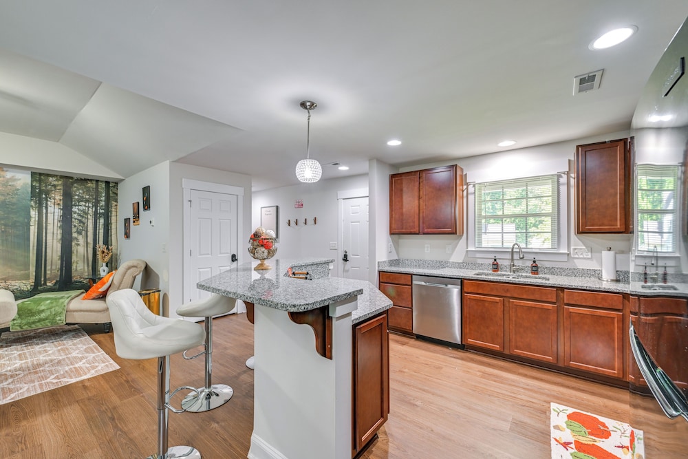Easy Uptown Access: Charlotte Gem w/ Peaceful Yard