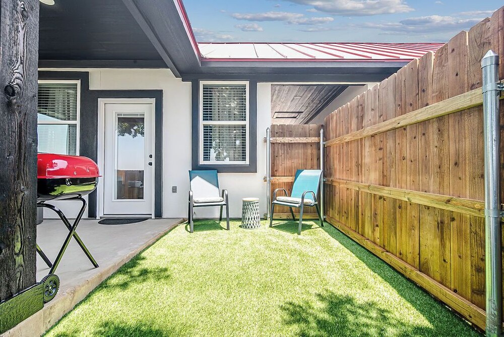 Pet Friendly W/hot-tub-six Minutes to Downtown!