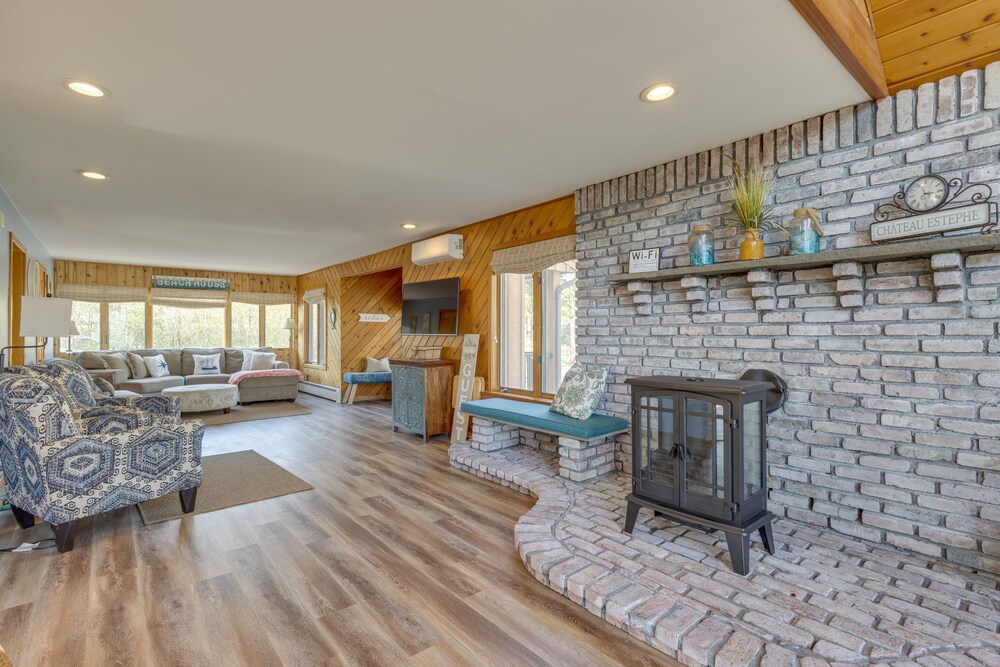 Amazing Rocky Point Retreat Overlooking the Sound! - Property Image 10
