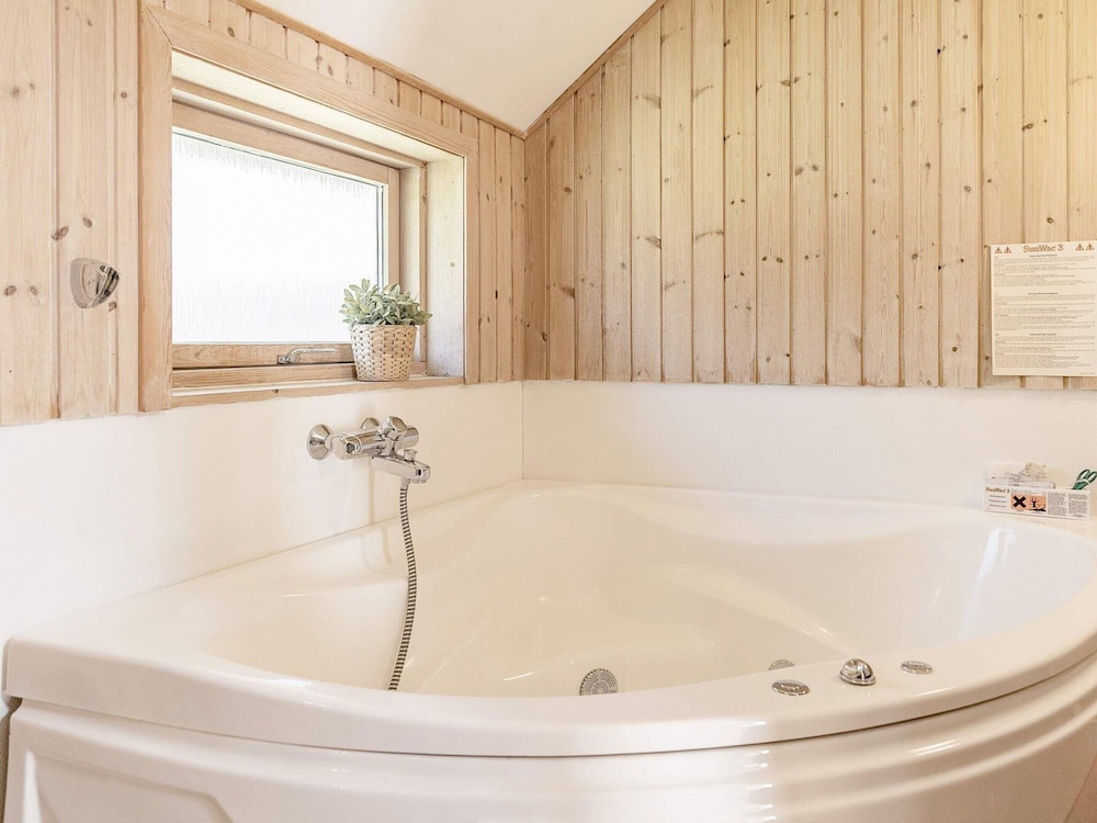 Beautiful Holiday Home in Vejers Strand with Hot Tub view 4