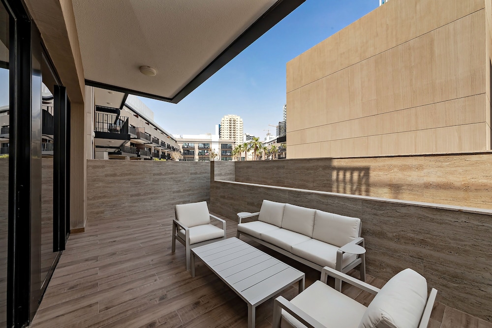 Oakley Square 1BR Apartment with maid's room