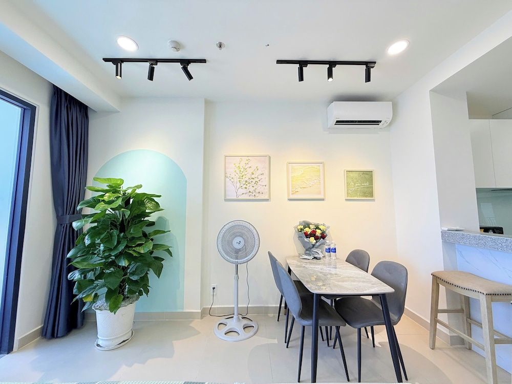 Homie's The Glory Apartment