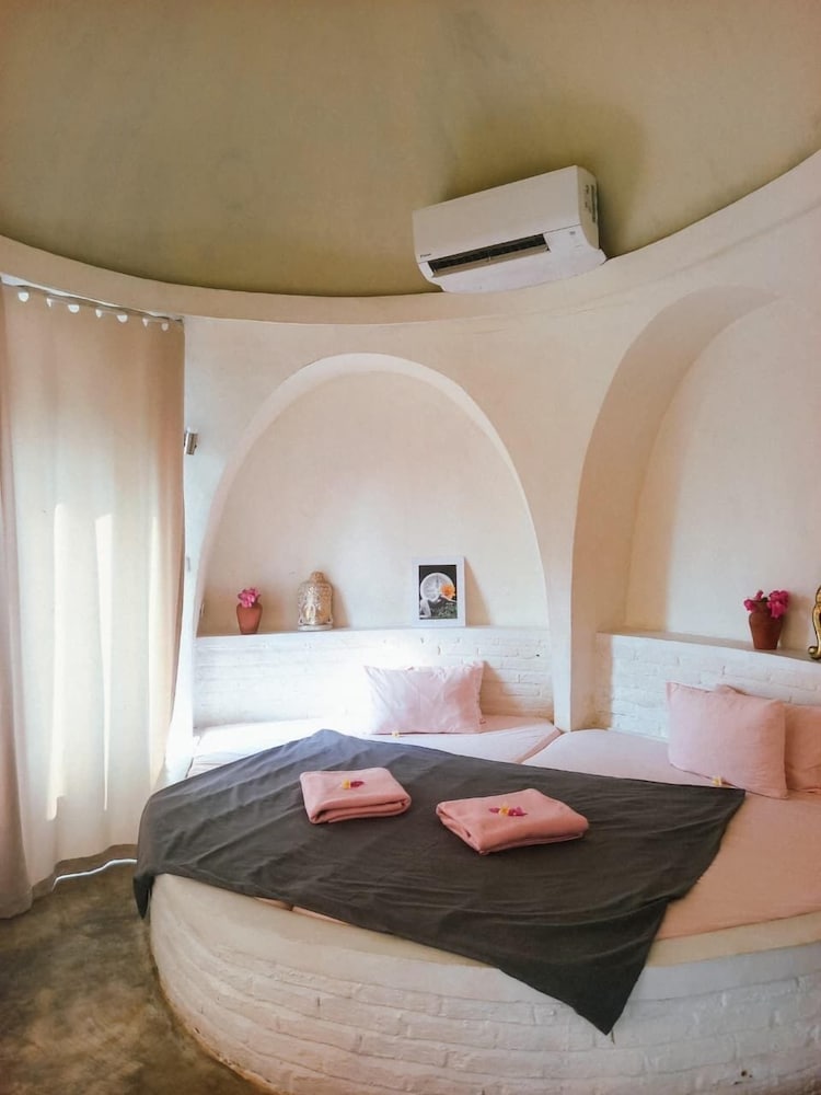Mentigibay Dome Villa Lombok