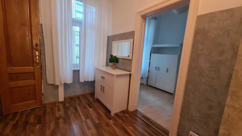 Spacious 2BR Apt Long Stay in Vienna