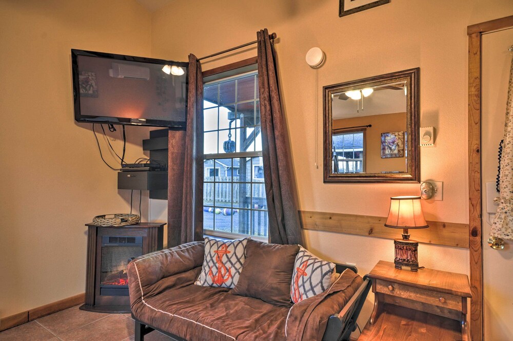 Cute Studio Abode - Steps to Long Beach Boardwalk! view 4