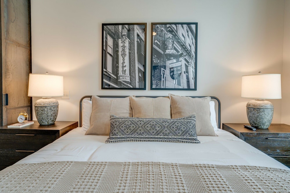 Lofts At 30th - Urban Lodge - Mins to Broadway!