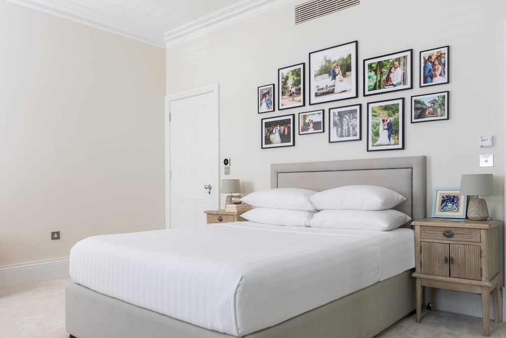 Crondace Road by Onefinestay