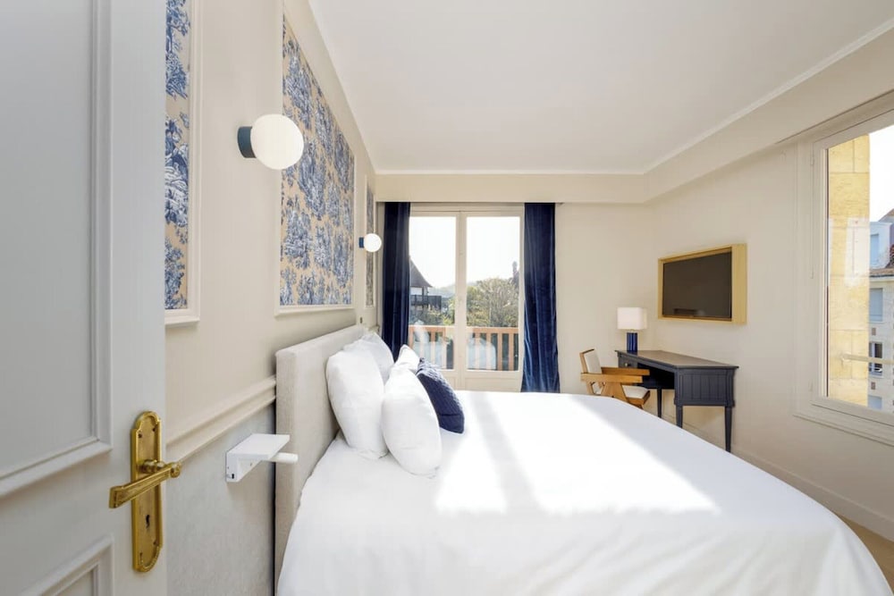 Luxury sea View 3br-2ba With Services in Deauville
