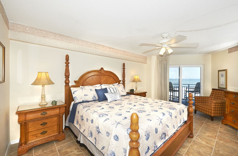 Paradise Beach Club by Happy Palm Stays