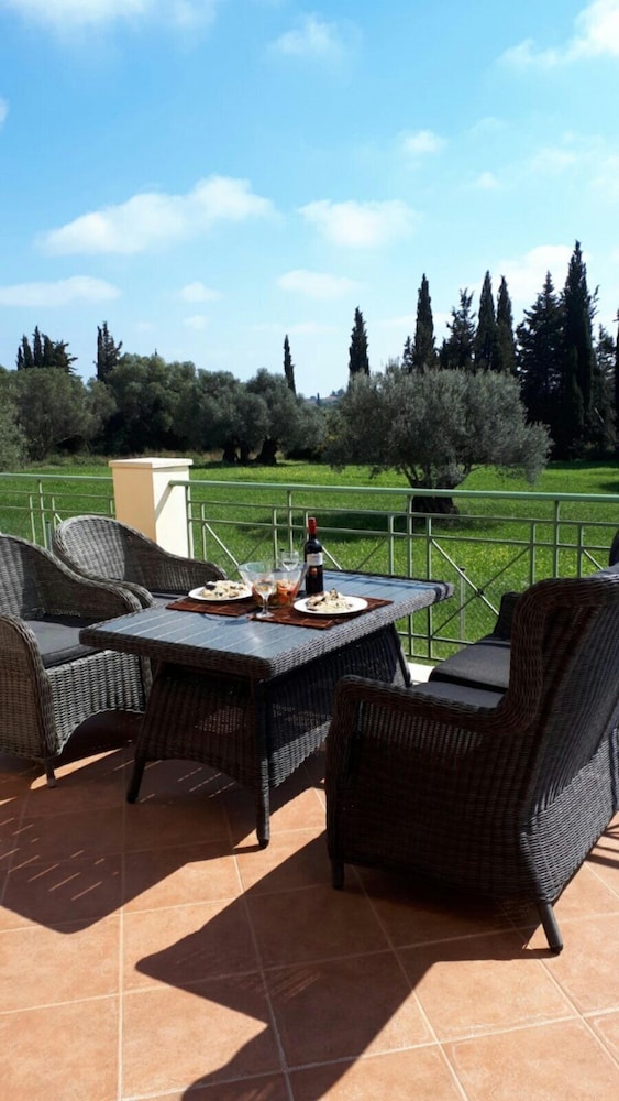 Villa Elaionas 1