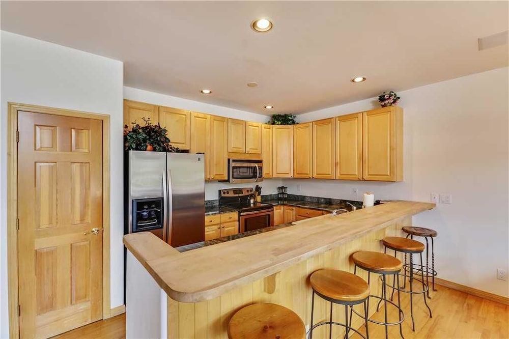 Pines 101 Ski in out 4 BR Town House