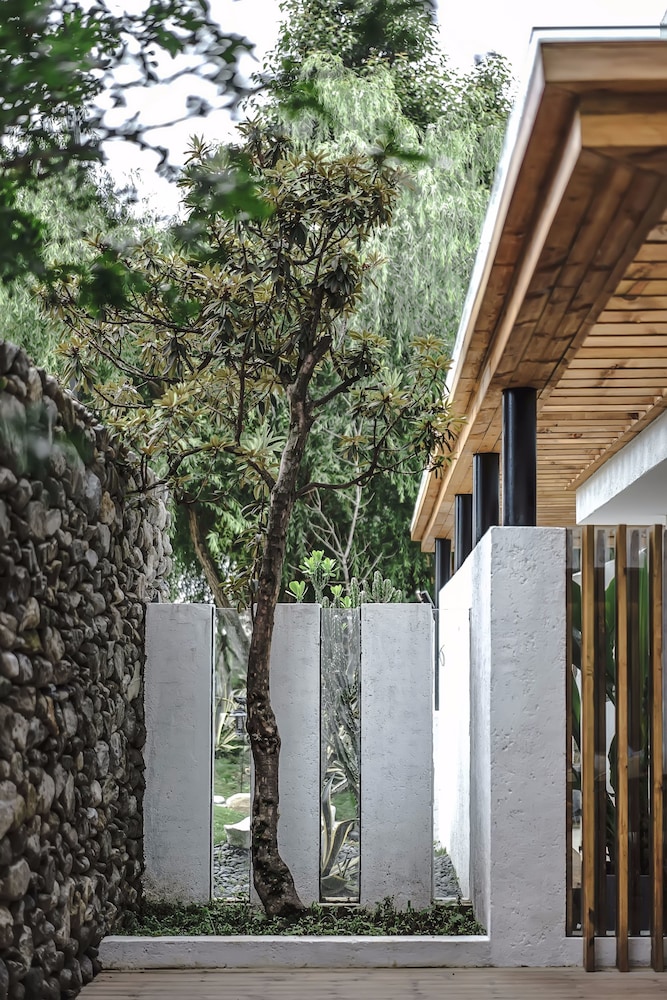 Sunyata Pure House