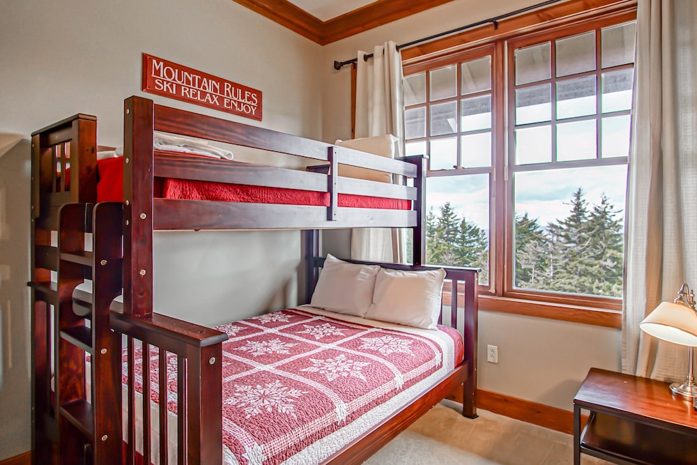 Shays Landing #6: 4 Bedrooms, 4.5 Bath: Pvt Hot Tub, Slope Side