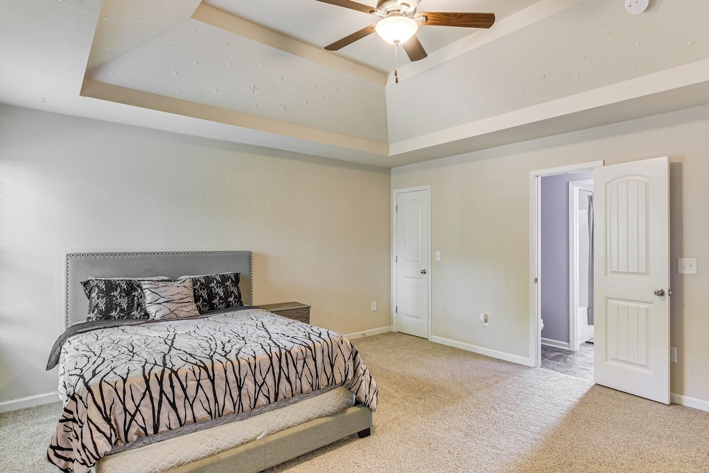 Golf & Hike: Family Home 11 Mi to Fort Bragg!